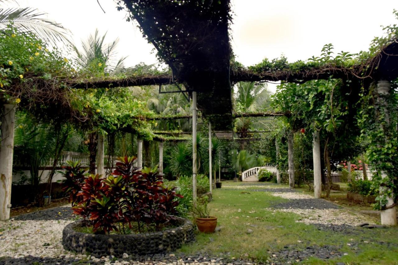 Isla De Oro Hotel Mamburao Kültér fotó