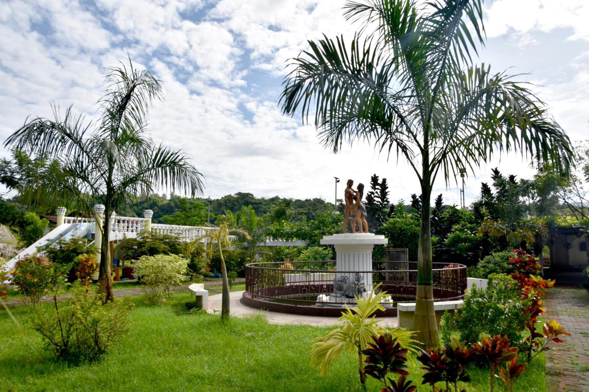 Isla De Oro Hotel Mamburao Kültér fotó