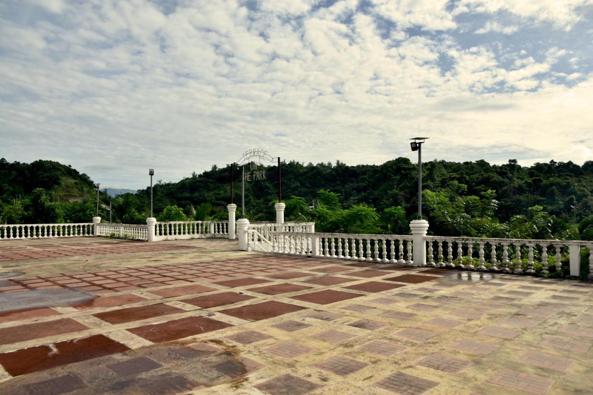 Isla De Oro Hotel Mamburao Kültér fotó