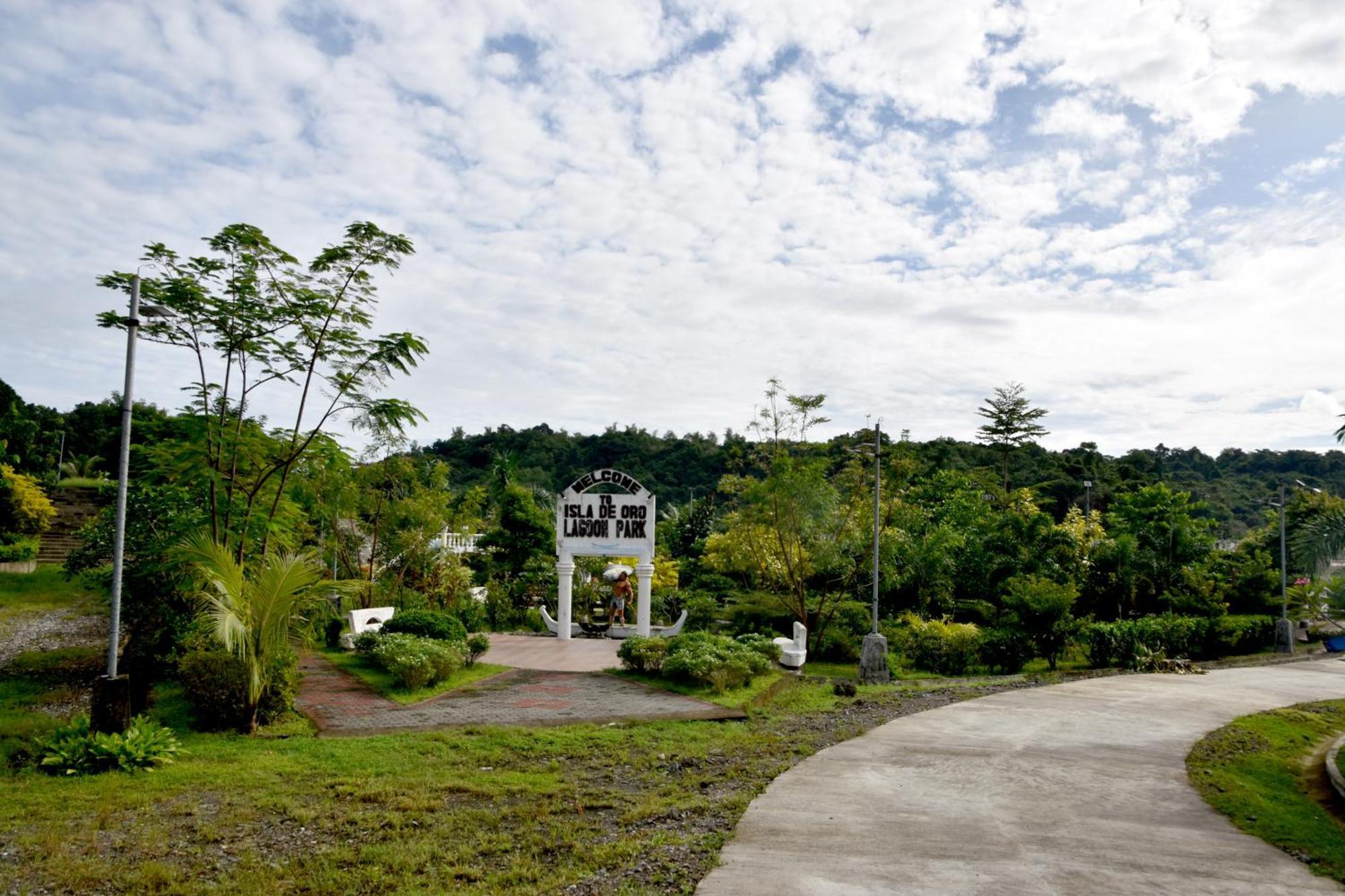Isla De Oro Hotel Mamburao Kültér fotó